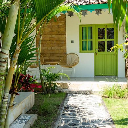 La Roja Bungalows Batununggul 외부 사진